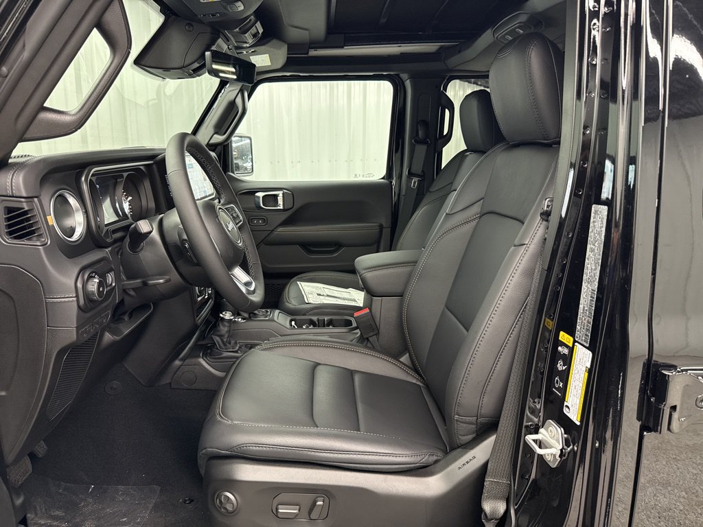 New 2026 Jeep Wrangler Unlimited Sahara AWD/4WD image 17