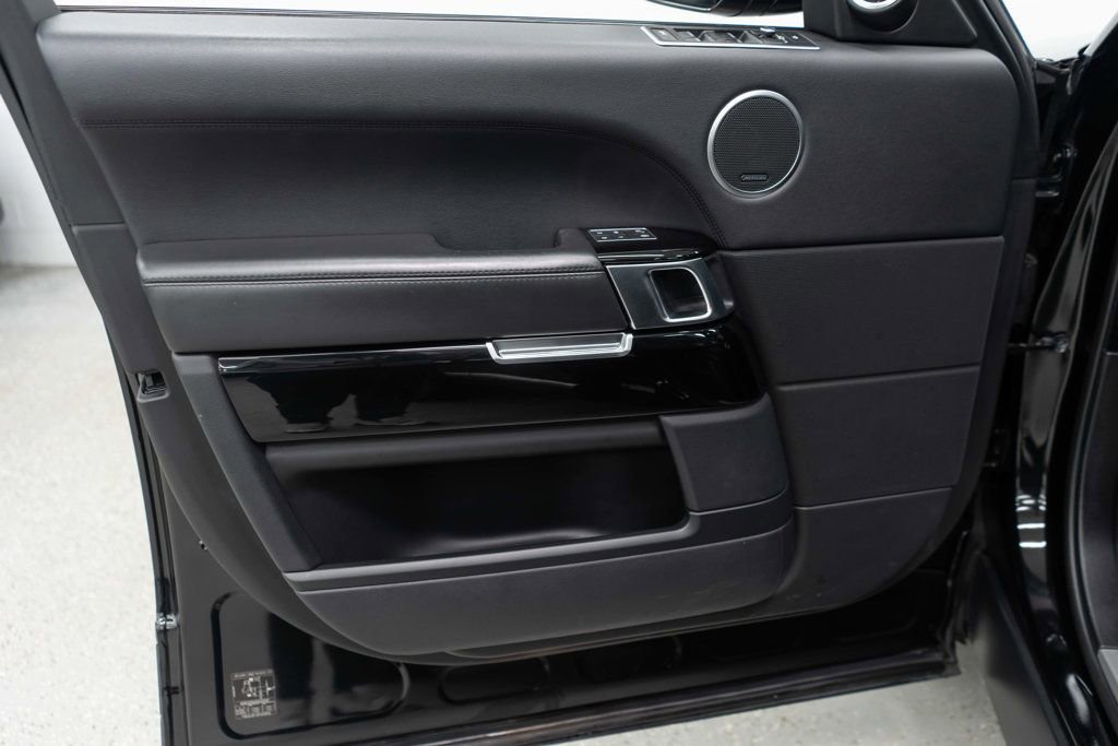 Used 2017 Land Rover Range Rover HSE image 16