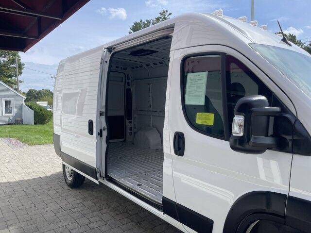 Used 2025 RAM ProMaster 2500 w/ Convenience Group FWD image 8