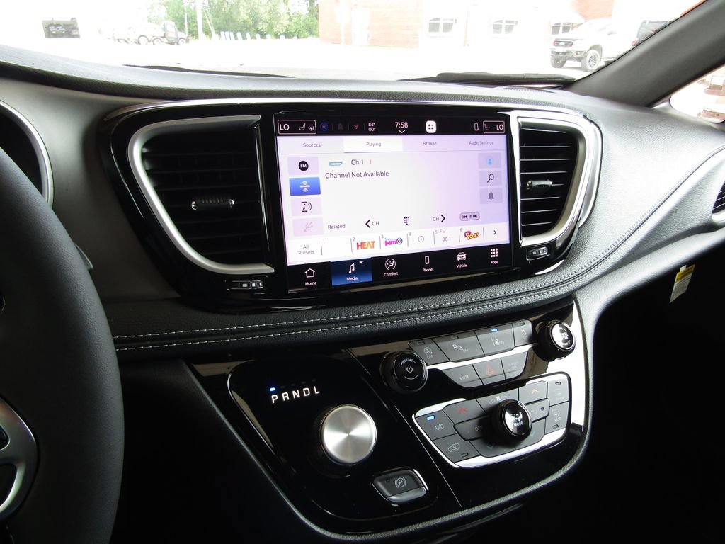 New 2027 Chrysler Pacifica Select FWD image 28