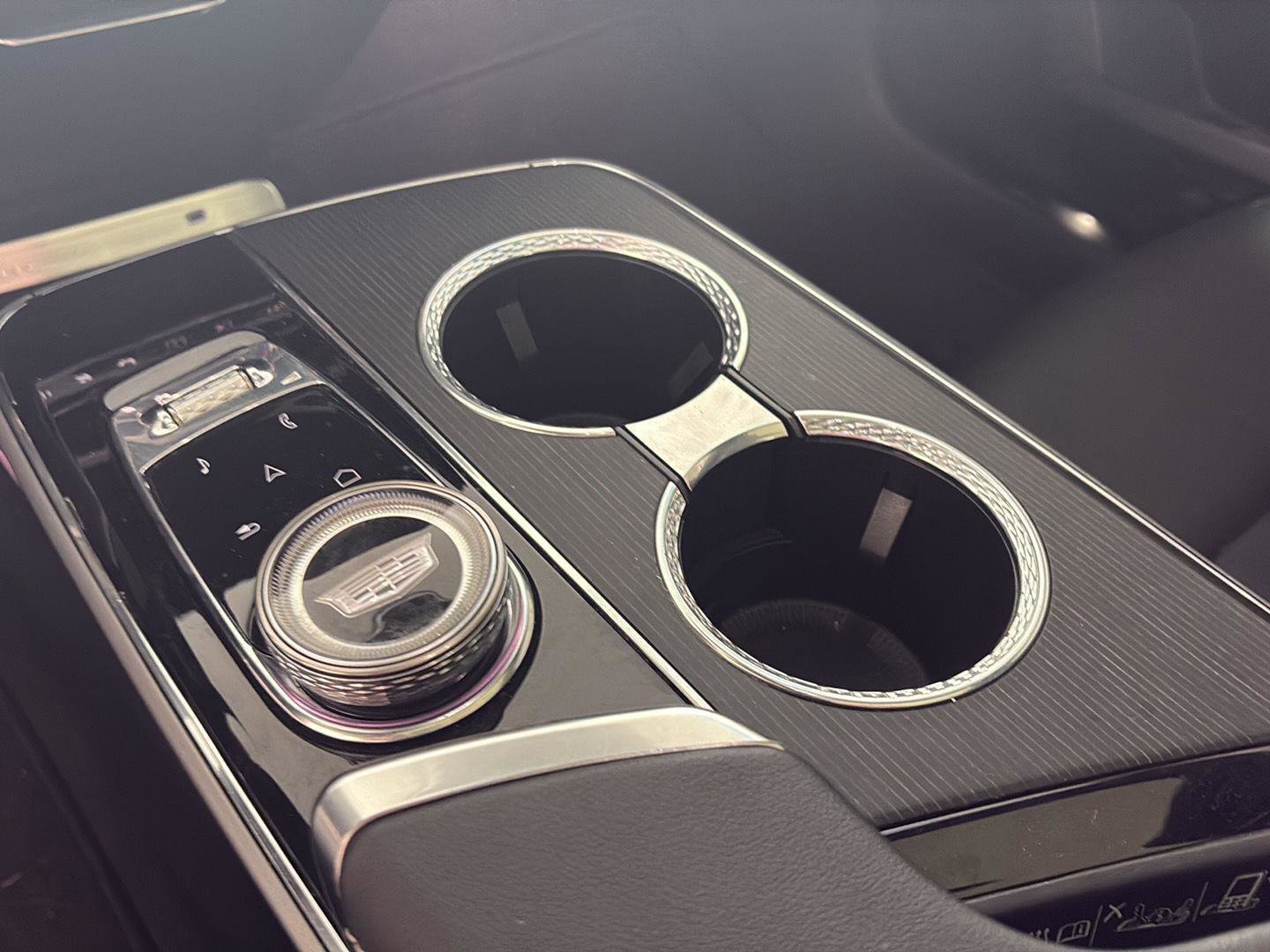 Used 2024 Cadillac Lyriq Sport image 16