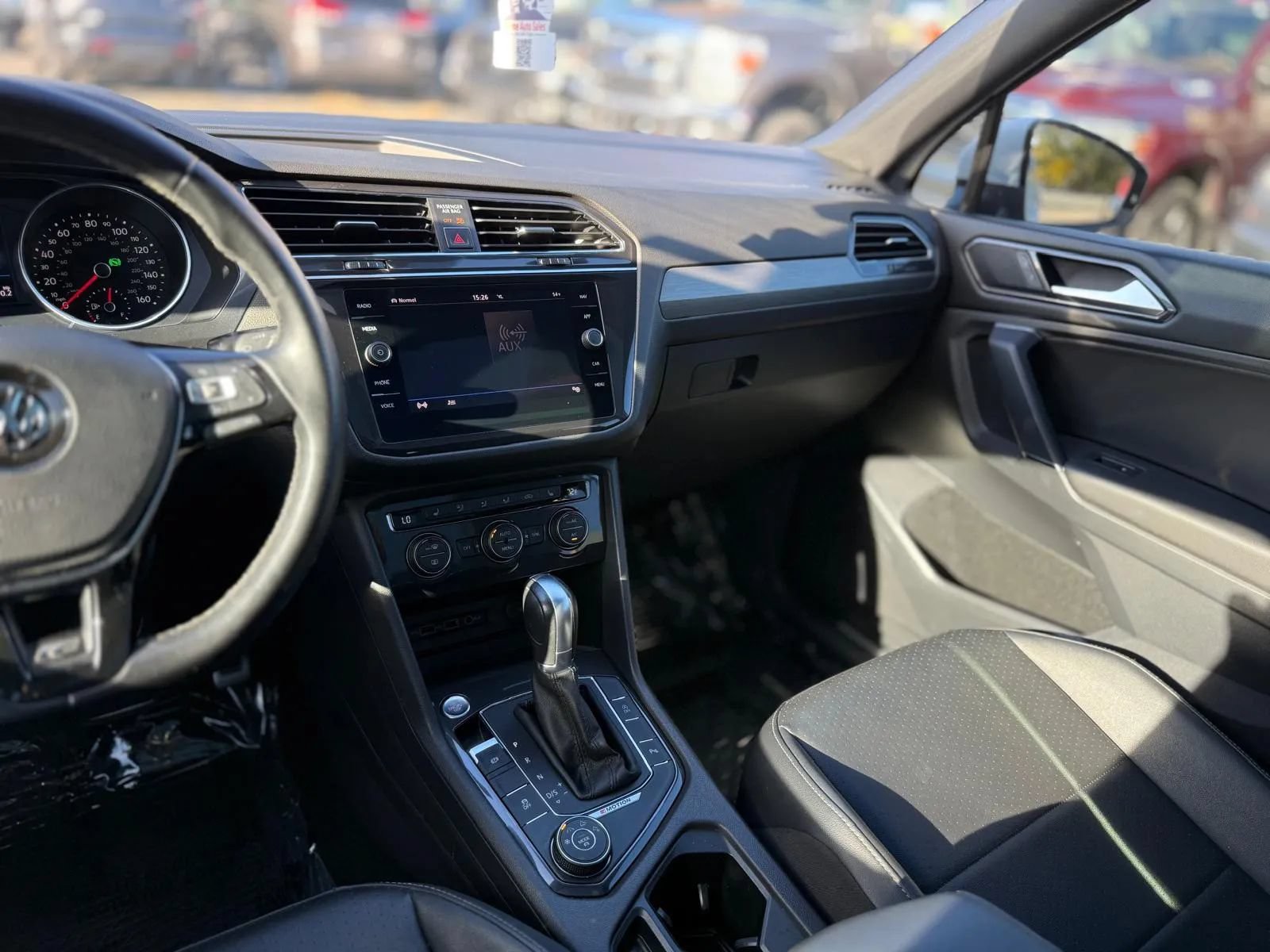 Used 2018 Volkswagen Tiguan SEL w/ R-Line Package AWD/4WD image 29