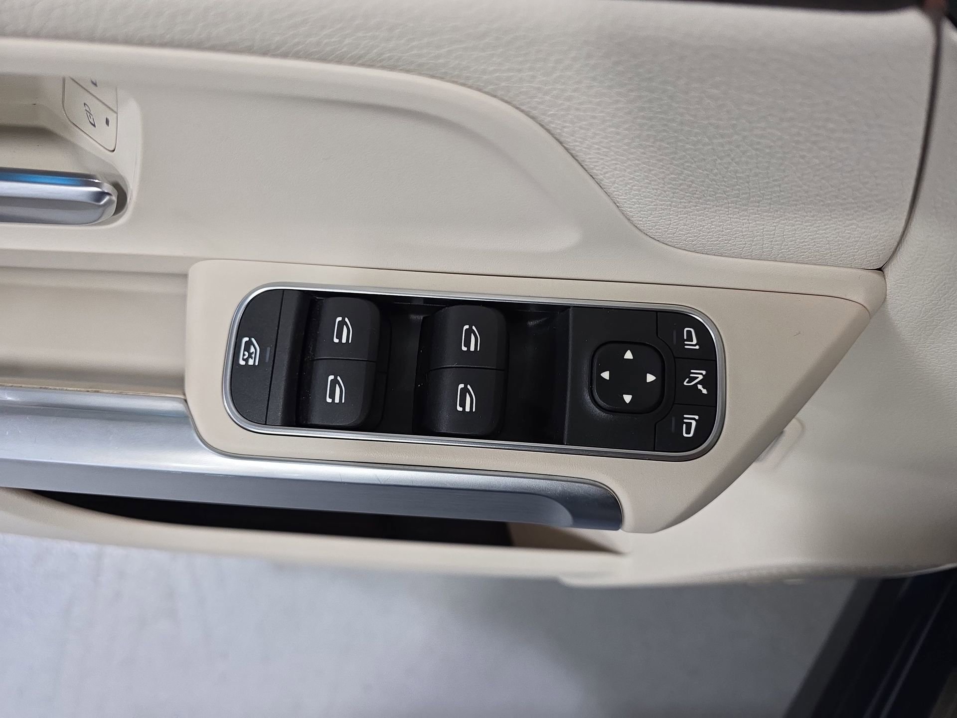 Certified 2023 Mercedes-Benz EQB 250+ image 27