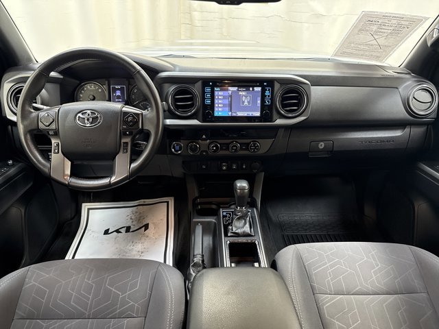 Used 2018 Toyota Tacoma TRD Sport AWD/4WD image 15