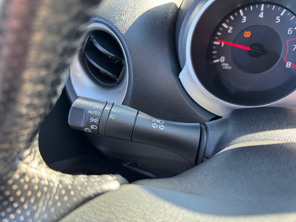 Used 2012 Nissan Juke SL FWD image 32