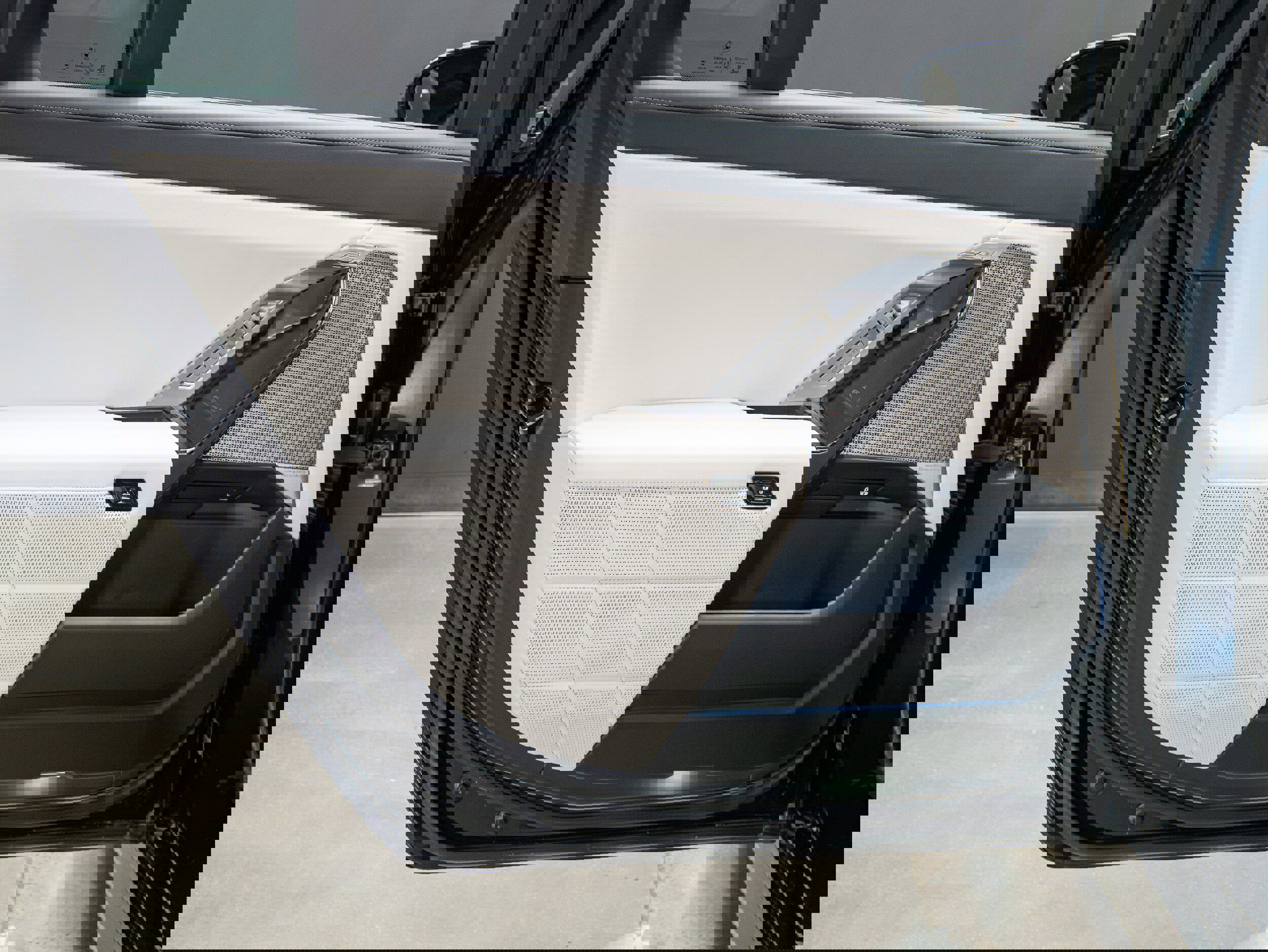 Used 2024 BMW 760i xDrive w/ Executive Package image 31