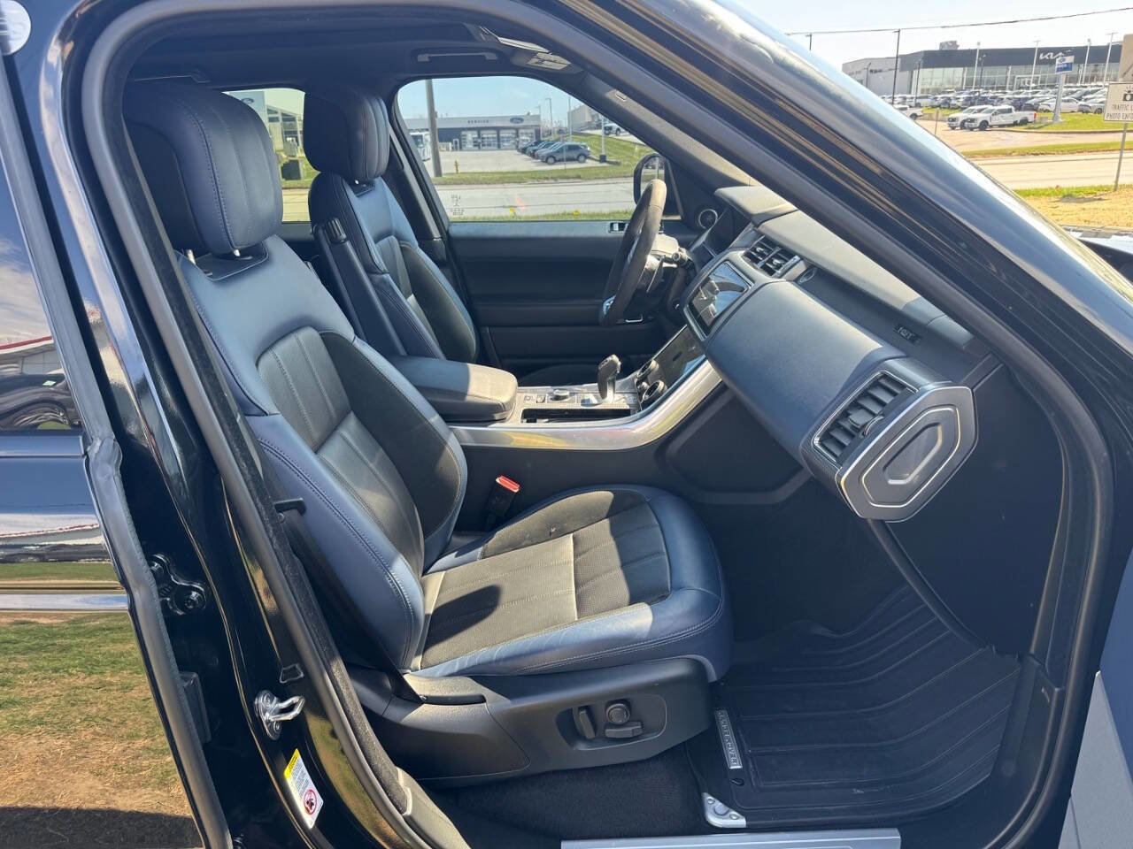 Used 2020 Land Rover Range Rover Sport HST image 14