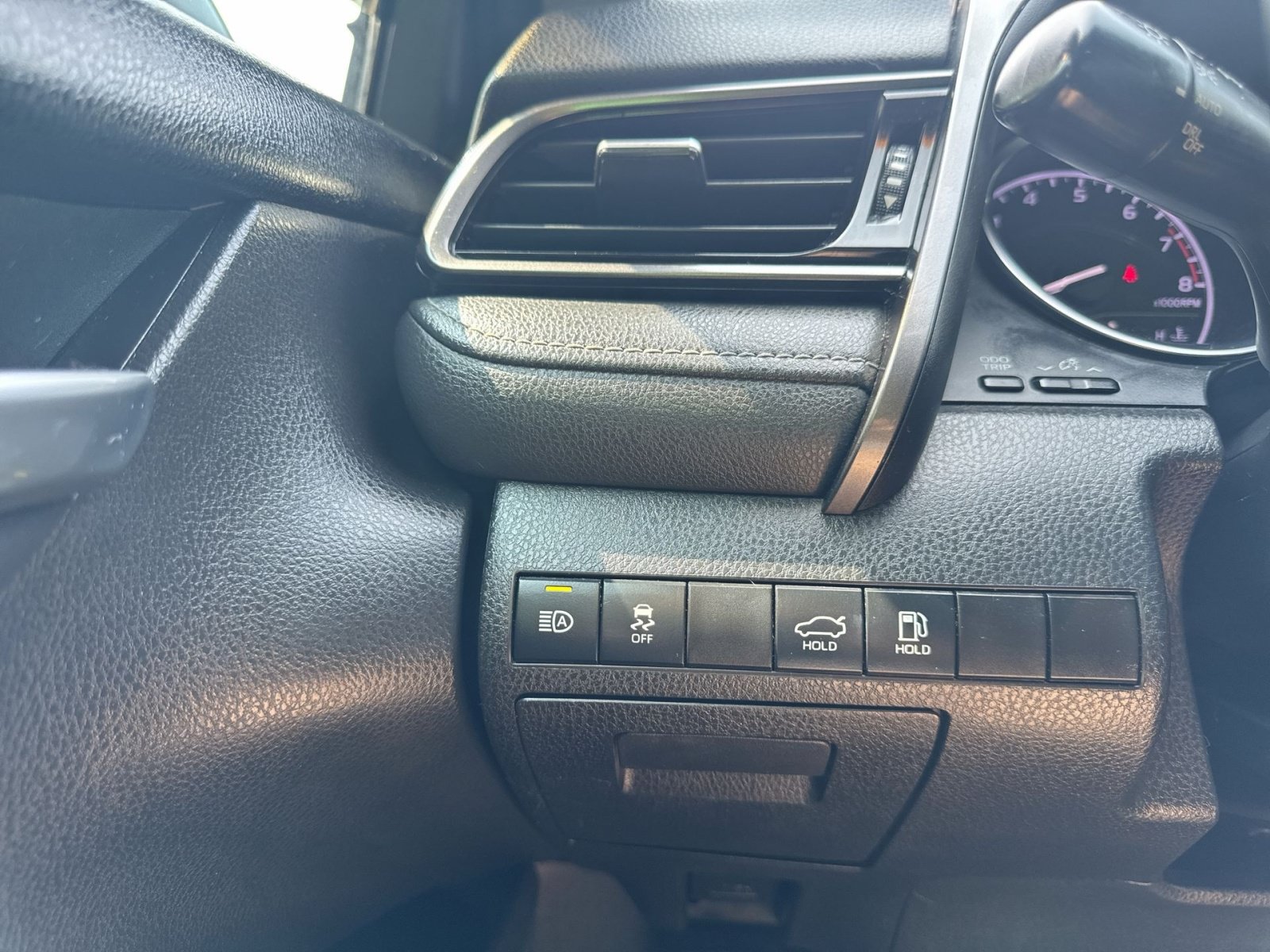 Used 2019 Toyota Camry SE FWD image 22