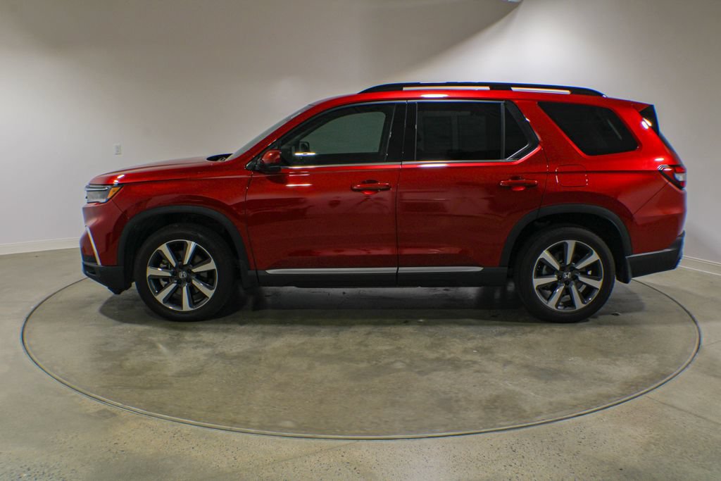 Used 2025 Honda Pilot Touring image 3