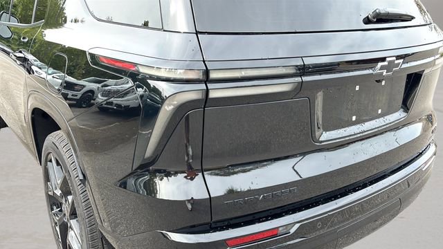 Used 2024 Chevrolet Traverse RS image 29