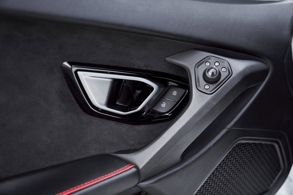 Used 2020 Lamborghini Huracan EVO image 33