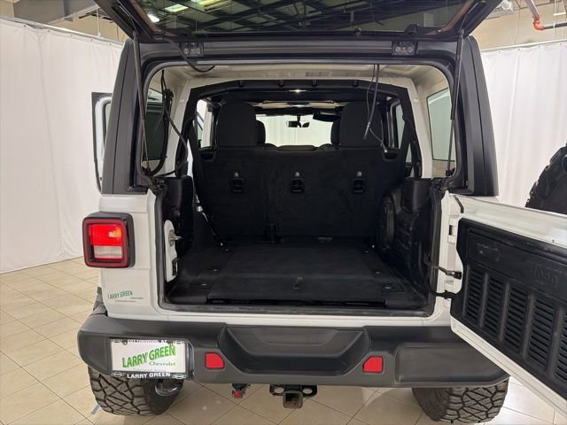 Used 2018 Jeep Wrangler Unlimited Sahara w/ Uconnect 4C Nav & Sound Group image 21
