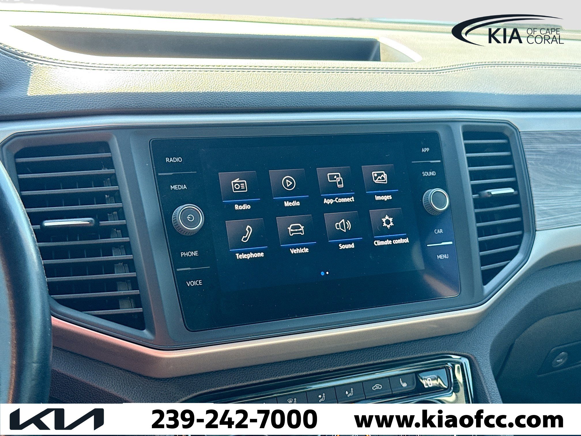 Used 2020 Volkswagen Atlas Cross Sport SE w/ Towing Package image 29