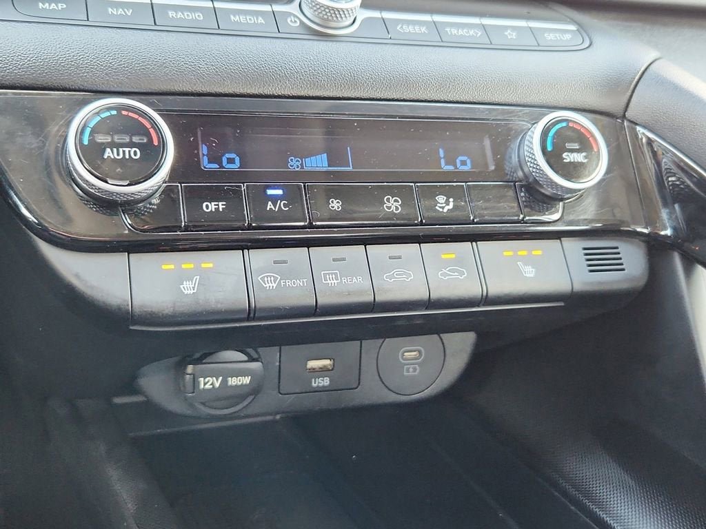 Used 2025 Hyundai Elantra Limited FWD image 30