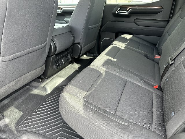 Used 2023 Chevrolet Silverado 1500 LT AWD/4WD image 16