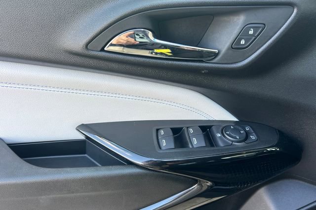 Used 2025 Chevrolet Trax LT w/ LT Convenience Package image 11