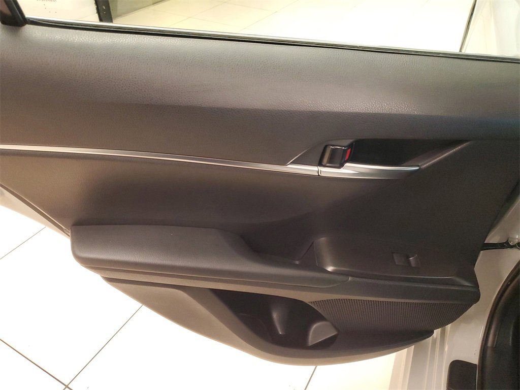 Used 2024 Toyota Camry SE image 15