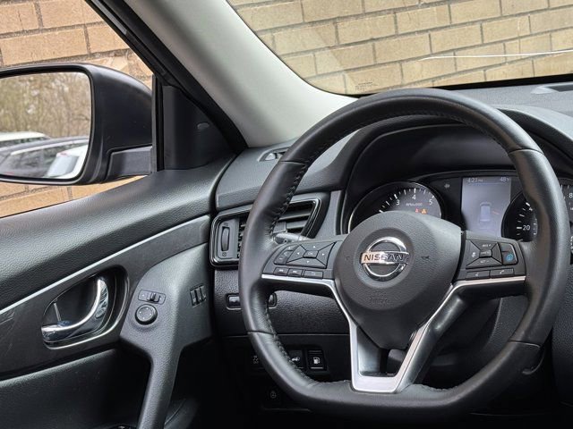 Used 2019 Nissan Rogue SV w/ Premium Package FWD image 14