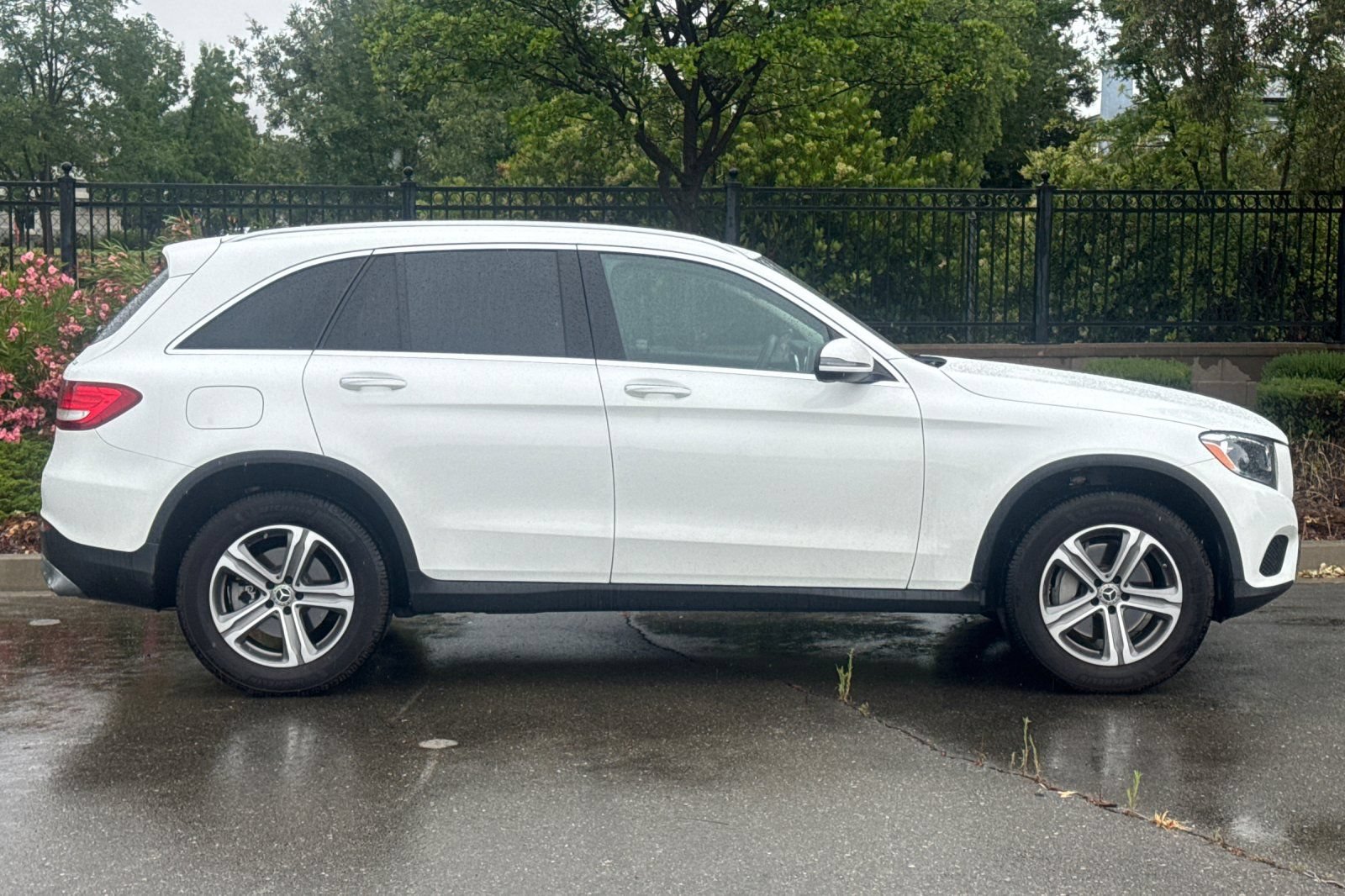 Used 2019 Mercedes-Benz GLC 300 4MATIC image 3