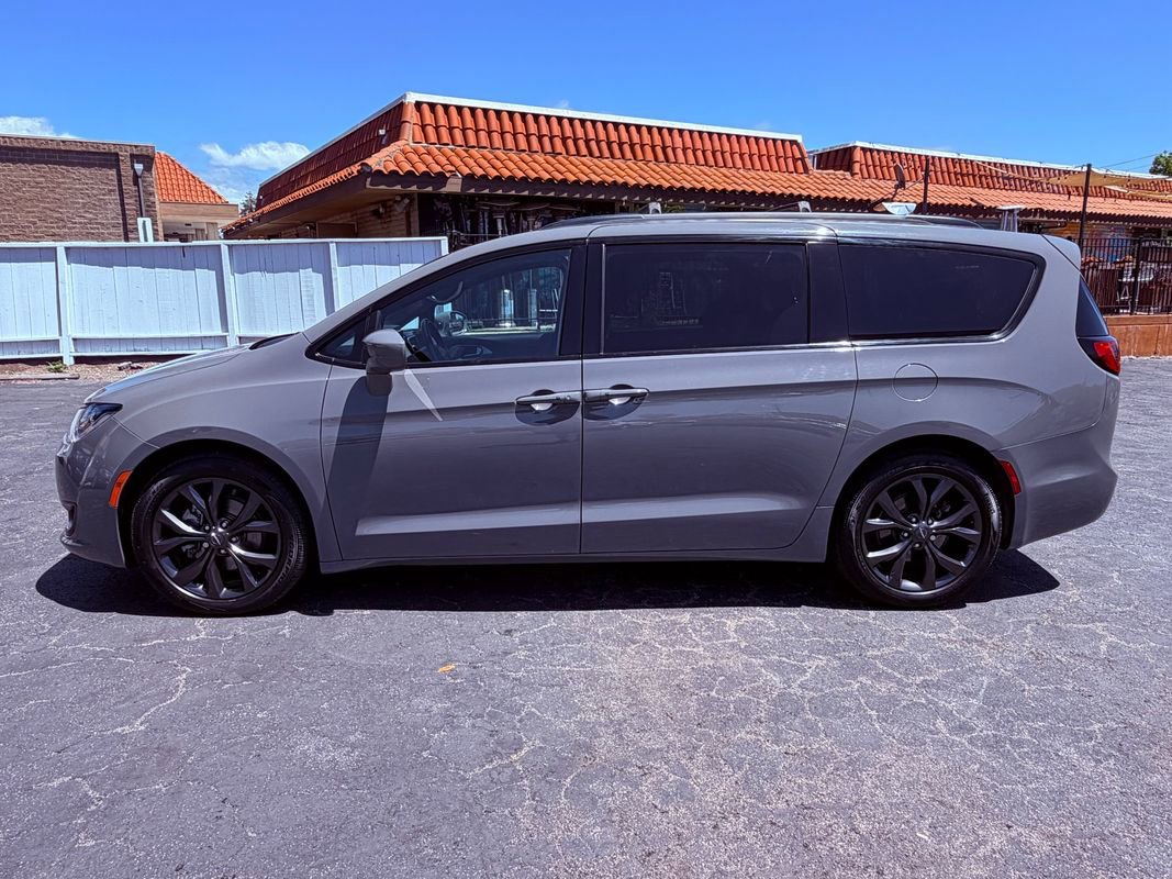 Used 2020 Chrysler Pacifica Touring-L Plus w/ S Appearance Package FWD image 7