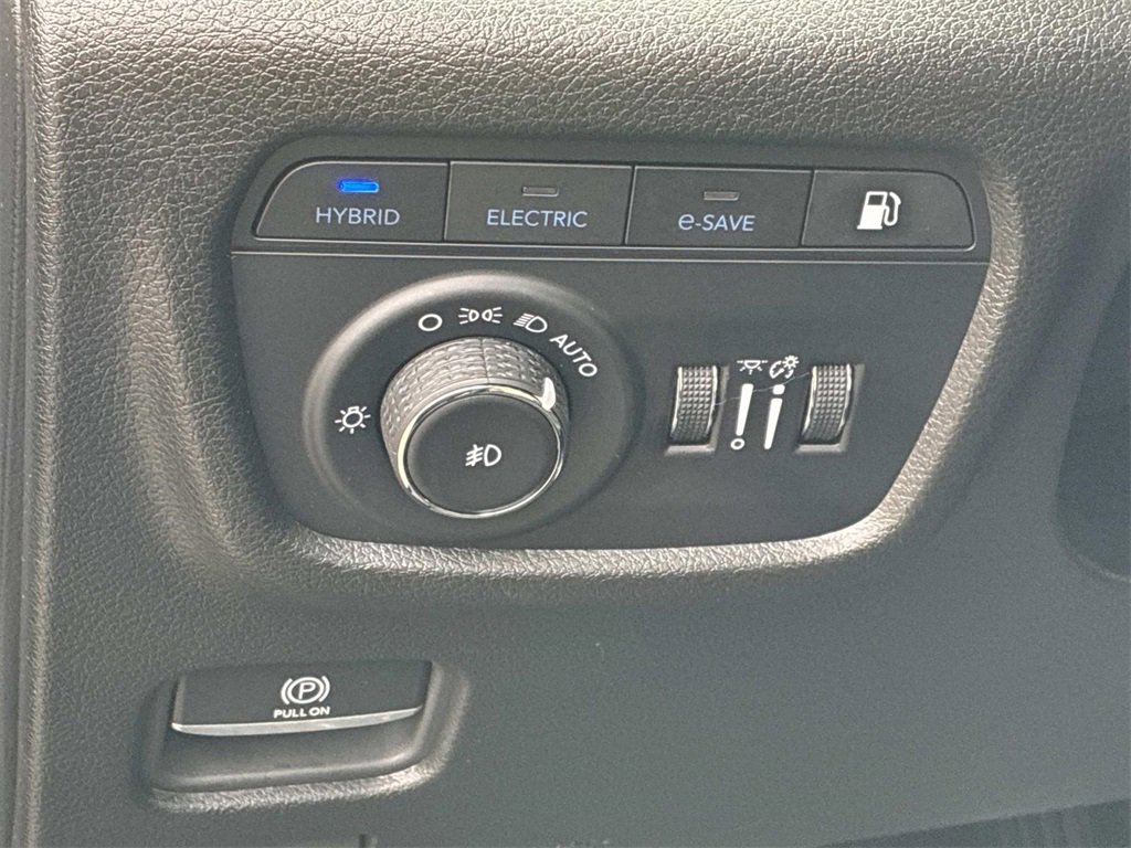 Used 2023 Jeep Grand Cherokee 4WD 4xe image 28