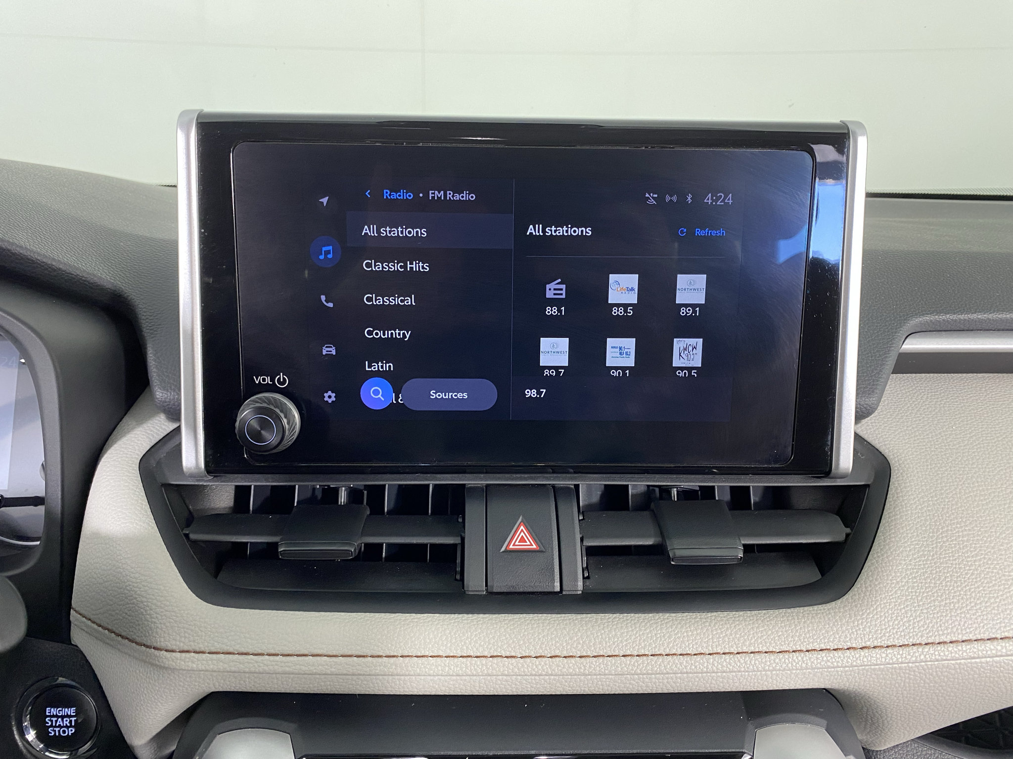 Used 2025 Toyota RAV4 XLE FWD image 15