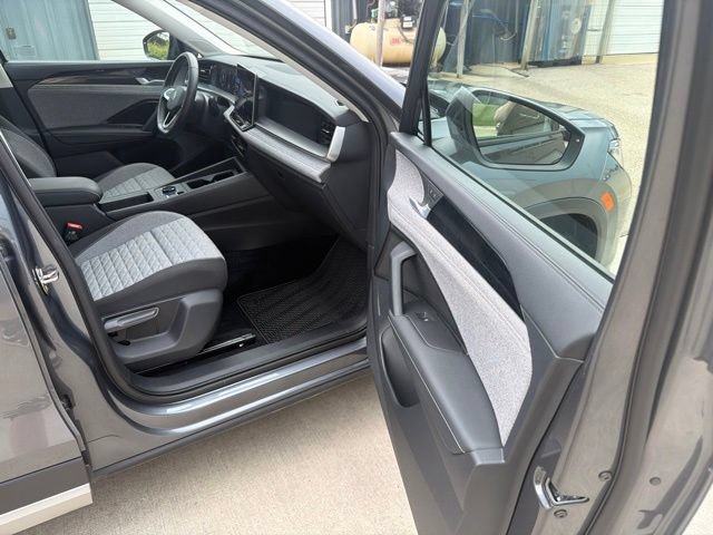 Used 2025 Volkswagen Tiguan S w/ 18" Wheel Package FWD image 22