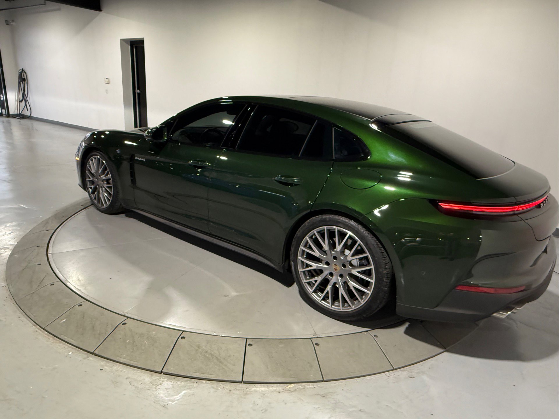 Used 2025 Porsche Panamera 4 image 19