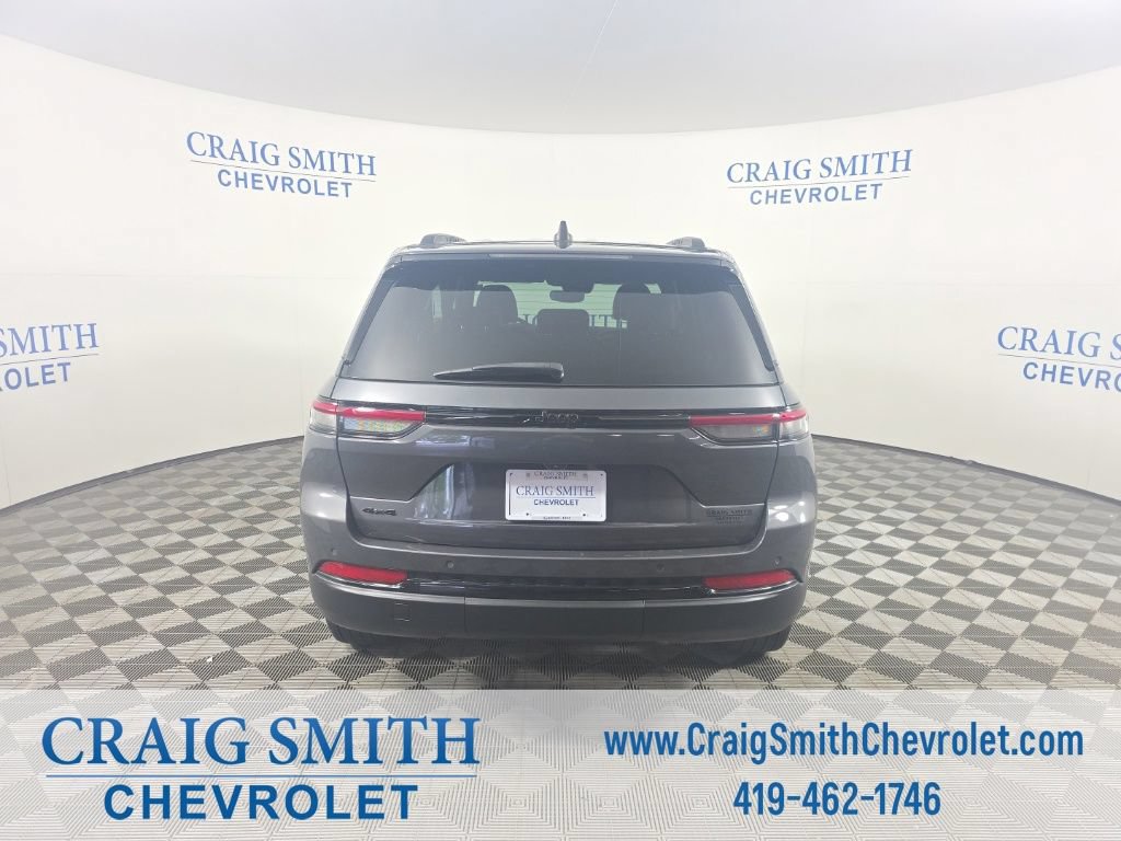Used 2023 Jeep Grand Cherokee Altitude AWD/4WD image 4