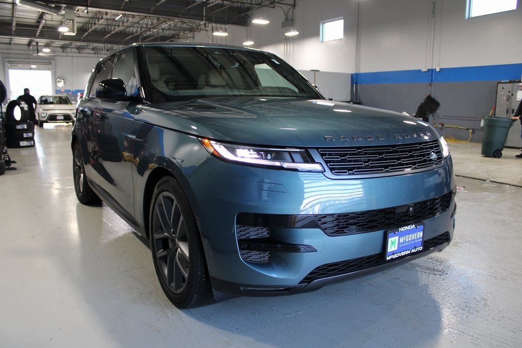 Used 2024 Land Rover Range Rover Sport SE image 4