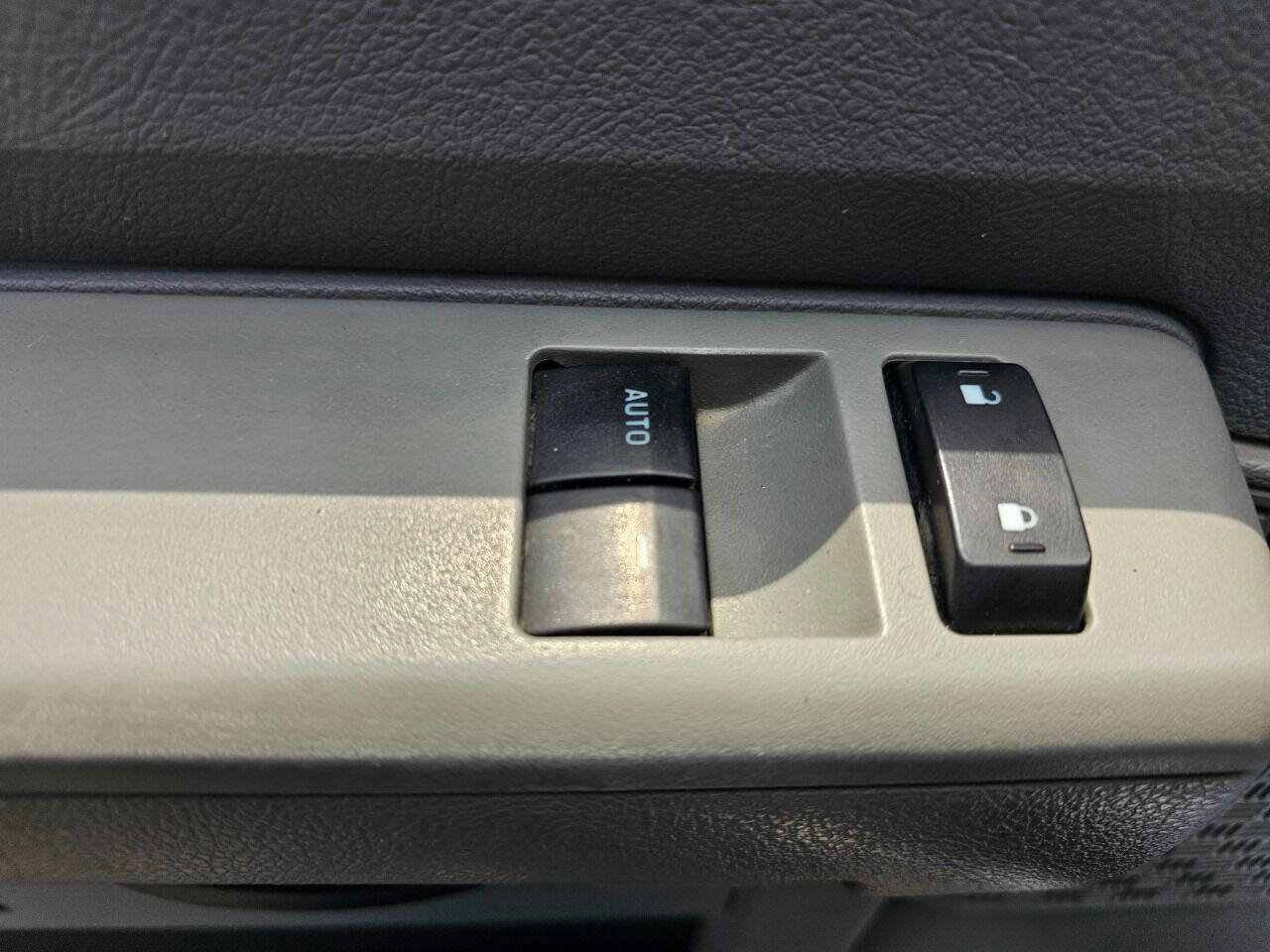 Used 2011 Ford E-150 and Econoline 150 w/ PWR Group image 16