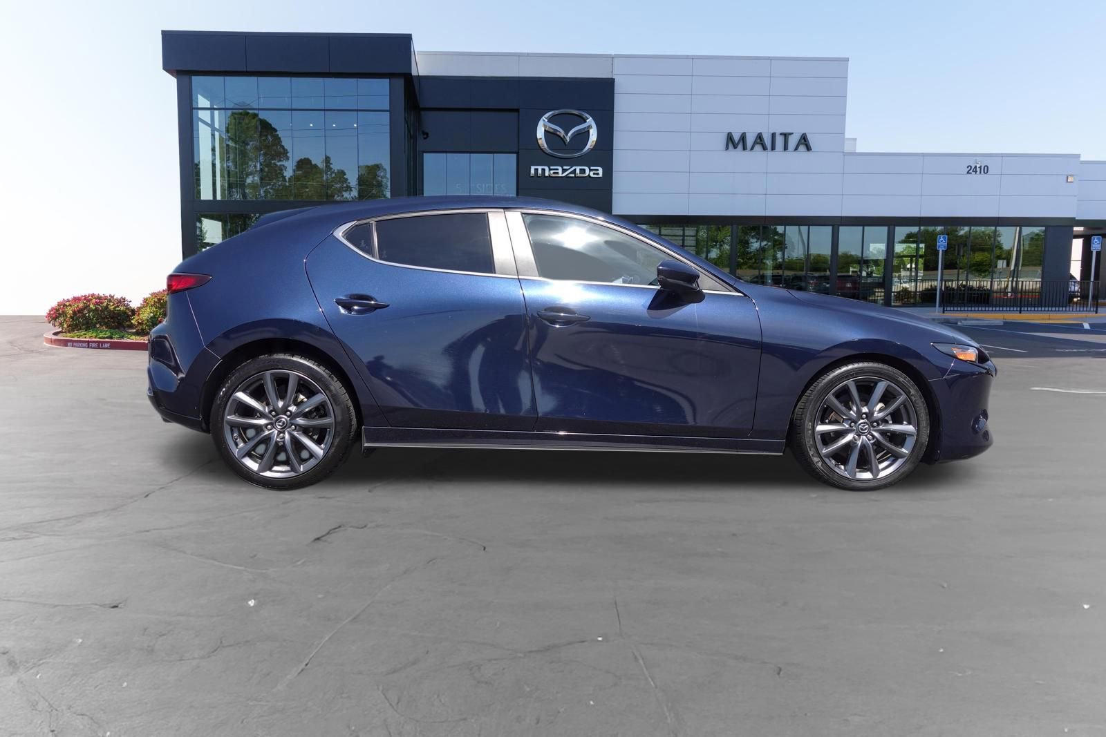 Used 2019 MAZDA MAZDA3 Hatchback FWD image 2