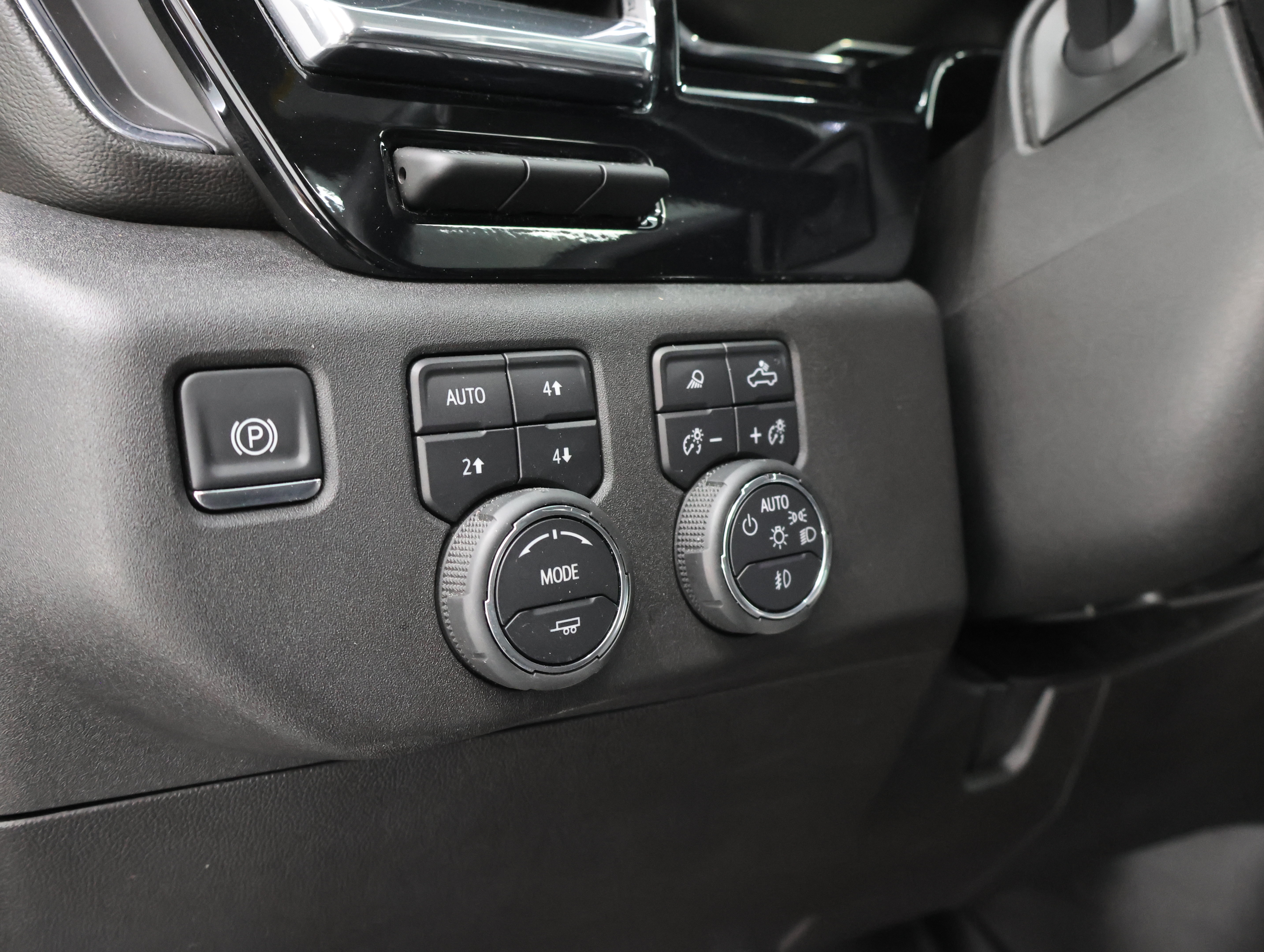 Used 2025 Chevrolet Silverado 2500 LTZ w/ Trail Boss Package AWD/4WD image 59