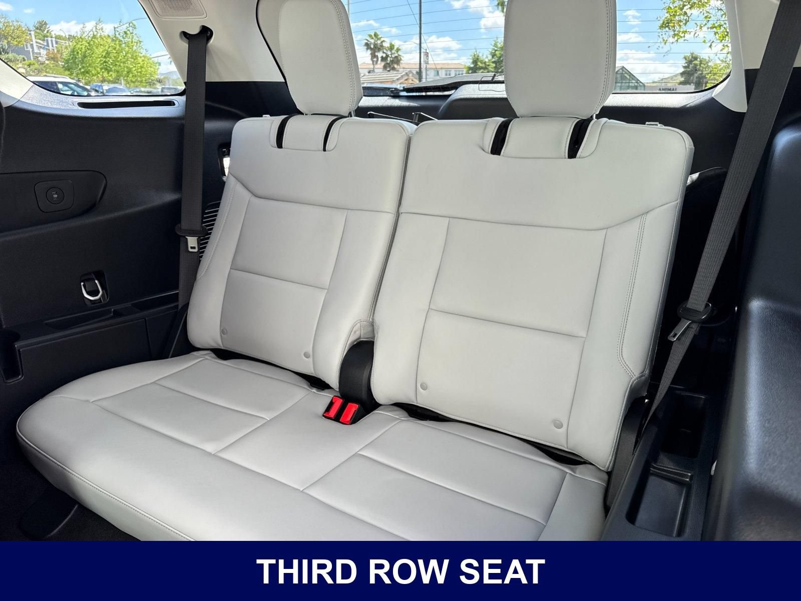 Used 2025 Ford Explorer Platinum w/ Ultimate Package RWD image 20