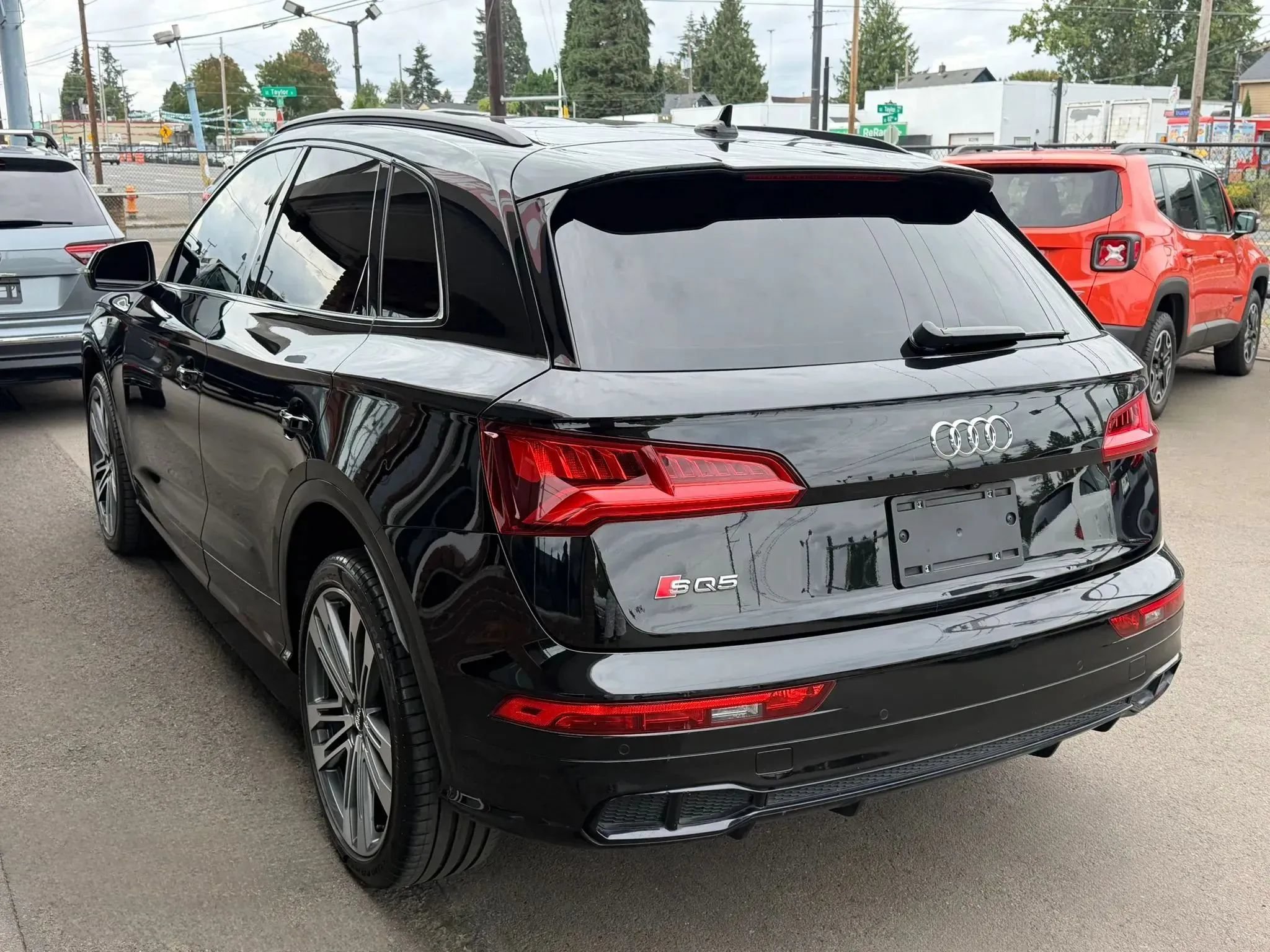 Used 2019 Audi SQ5 Premium Plus w/ Premium Plus Package AWD/4WD image 5