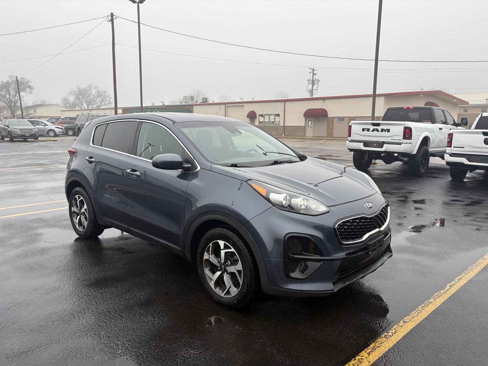 Used 2020 Kia Sportage LX image 2