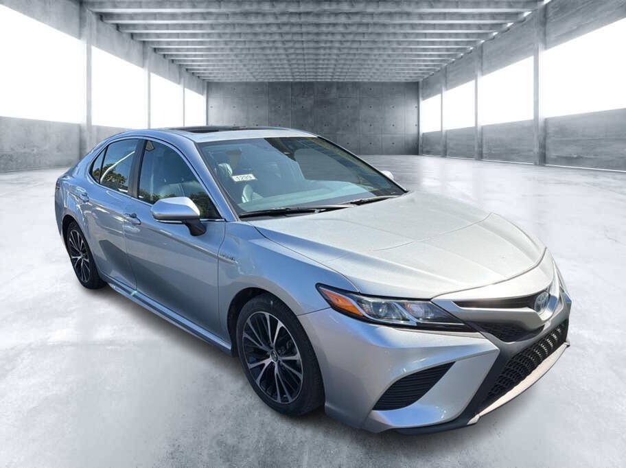 Used 2018 Toyota Camry SE w/ Audio Package FWD image 2