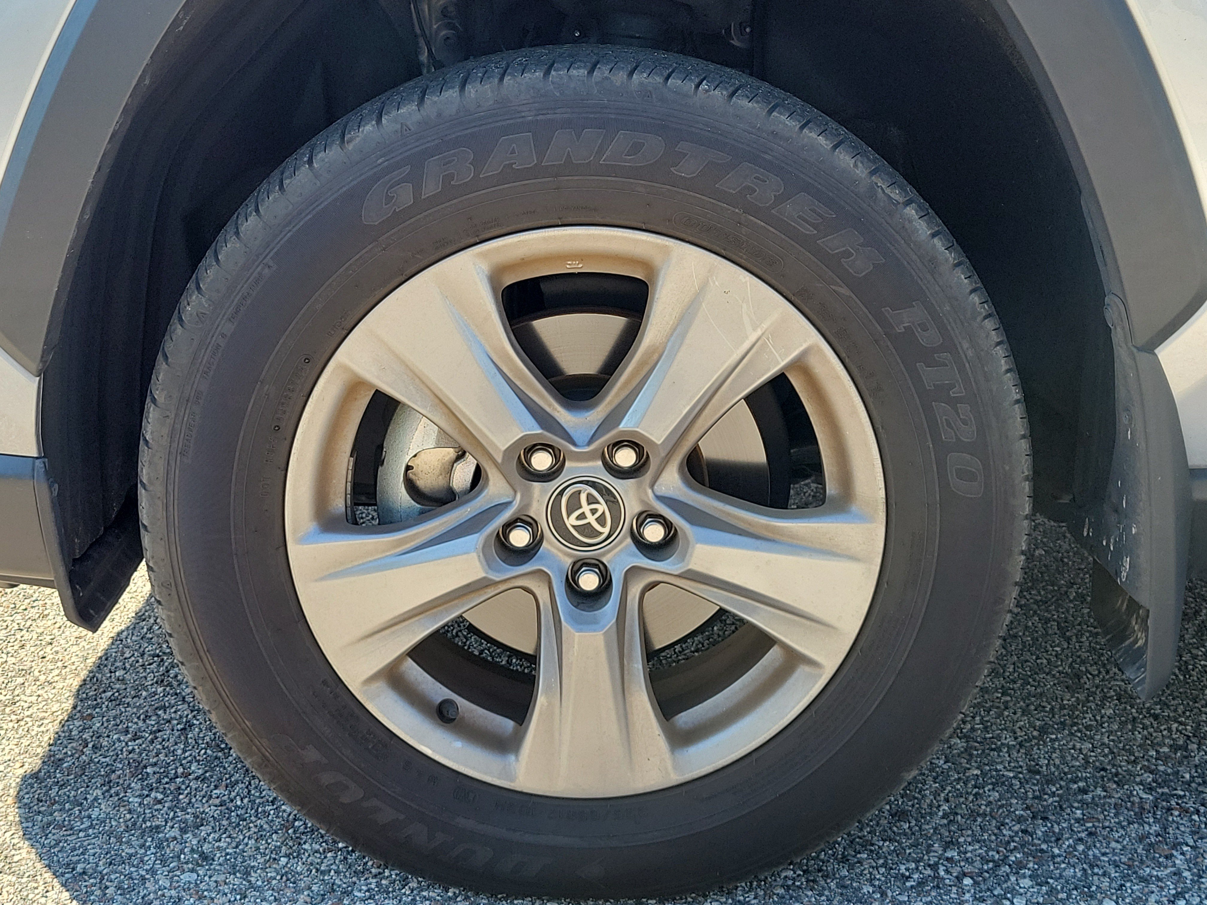 Used 2025 Toyota RAV4 XLE FWD image 9