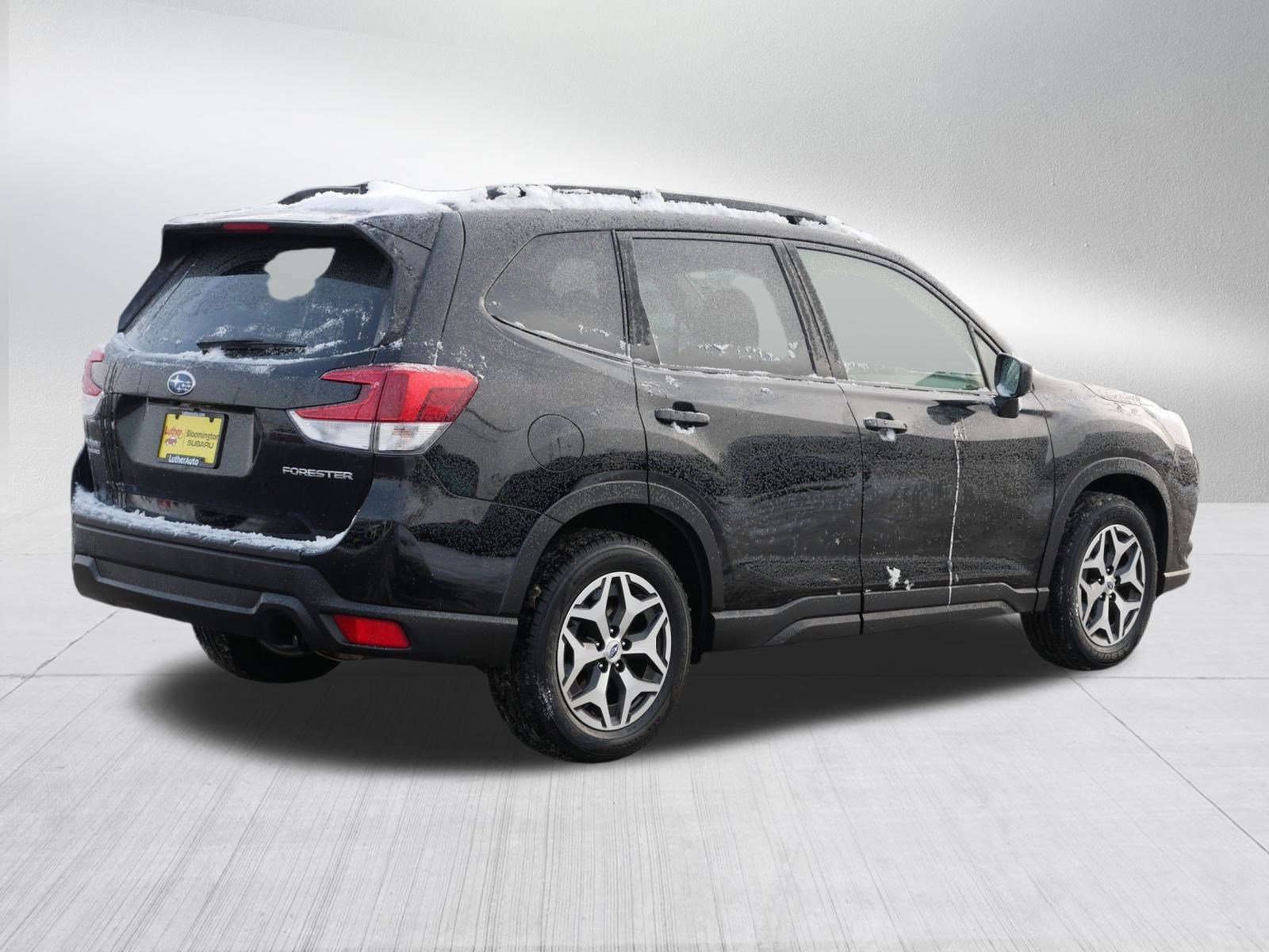 Used 2022 Subaru Forester Premium image 7
