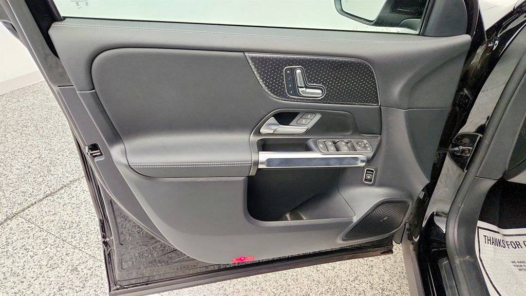 Used 2024 Mercedes-Benz EQB 300 4MATIC image 11