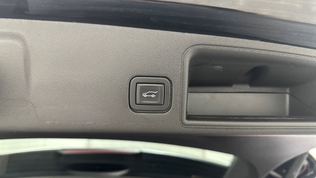 Used 2023 GMC Terrain Denali image 28