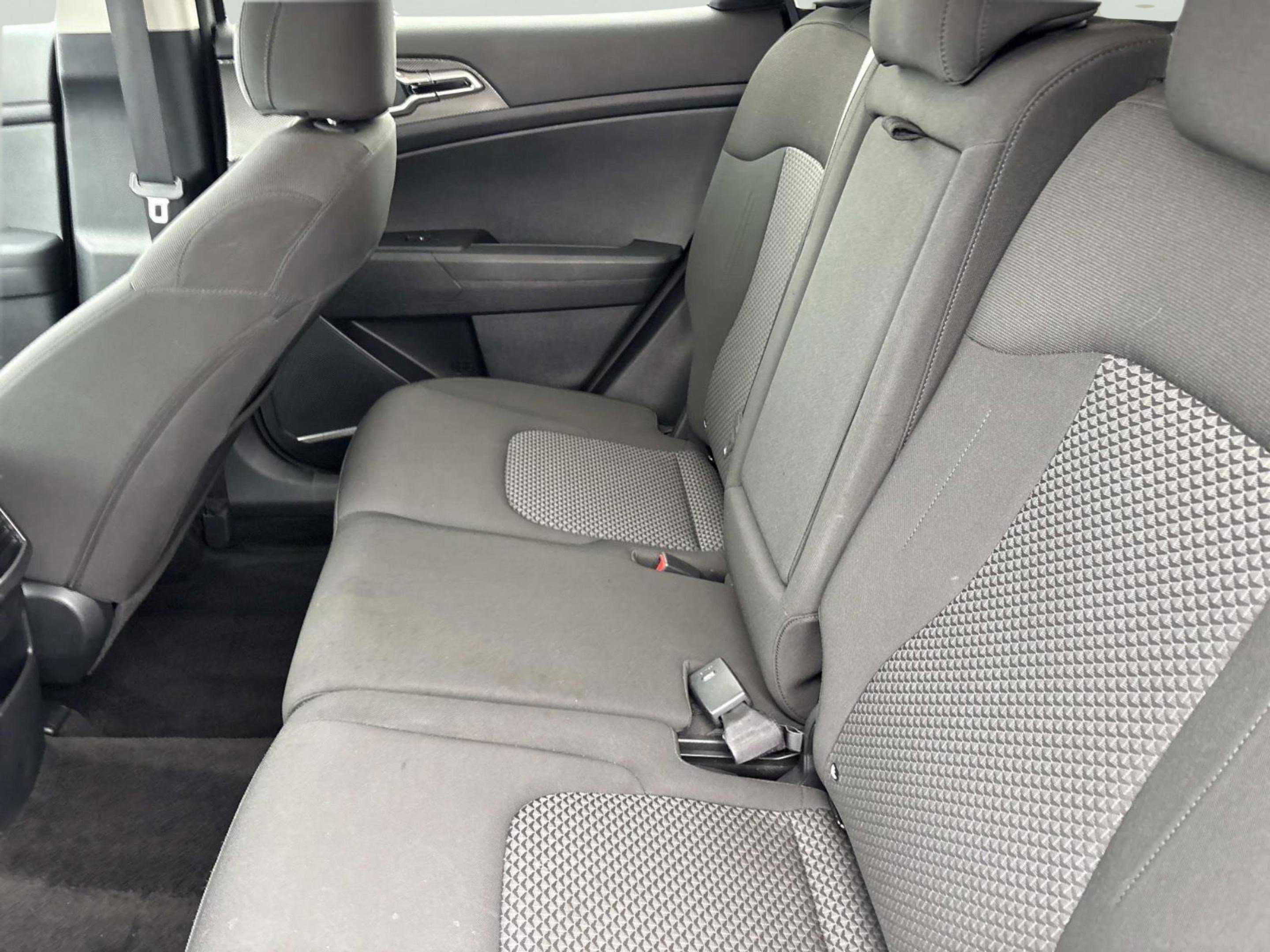 Used 2023 Kia Sportage LX image 18