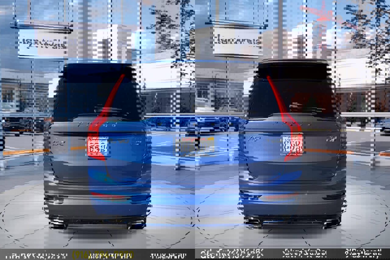 Used 2017 Volvo XC90 T6 R-Design w/ Vision Package image 6