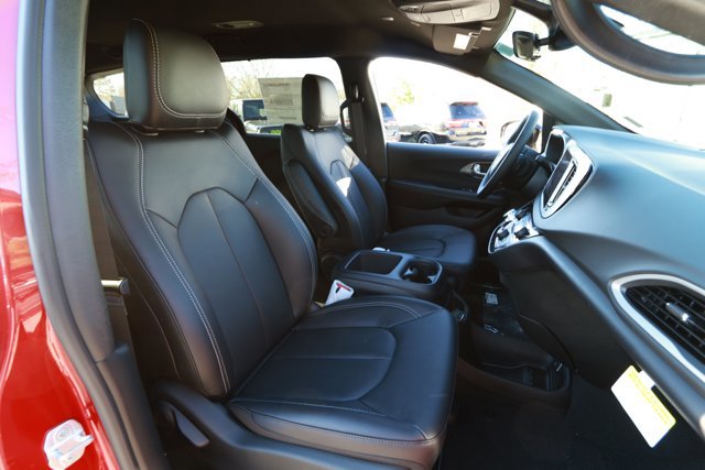 New 2026 Chrysler Voyager LX image 27
