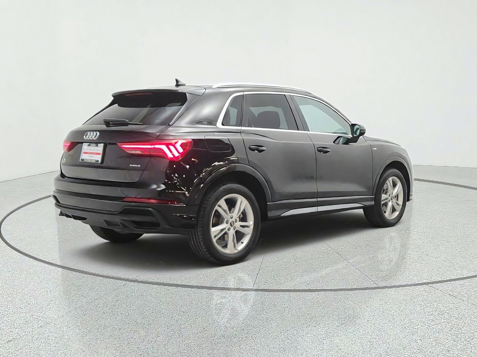 Used 2023 Audi Q3 2.0T Premium w/ Convenience Package AWD/4WD image 5
