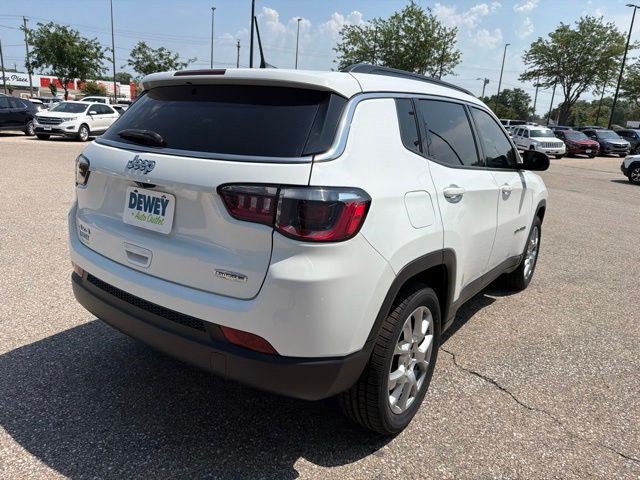 Used 2022 Jeep Compass Latitude w/ Sun and Sound Group AWD/4WD image 5