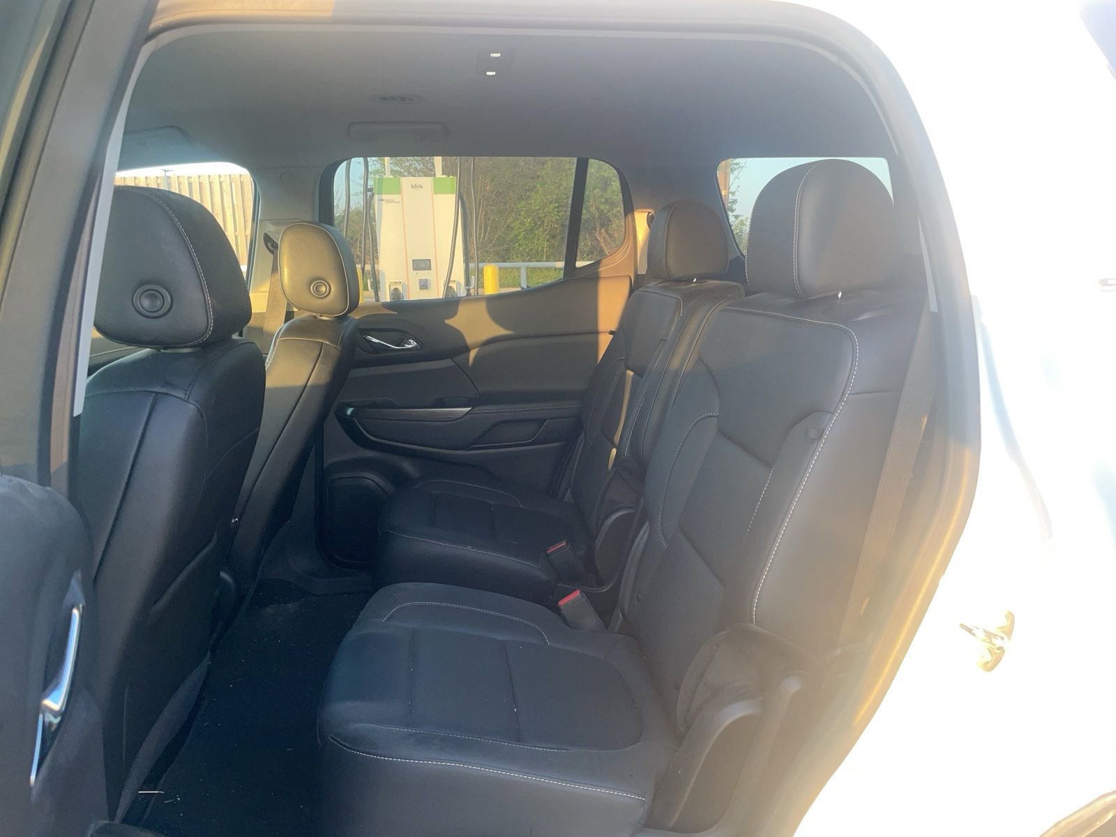 Used 2023 GMC Acadia SLT w/ Elevation Edition image 7