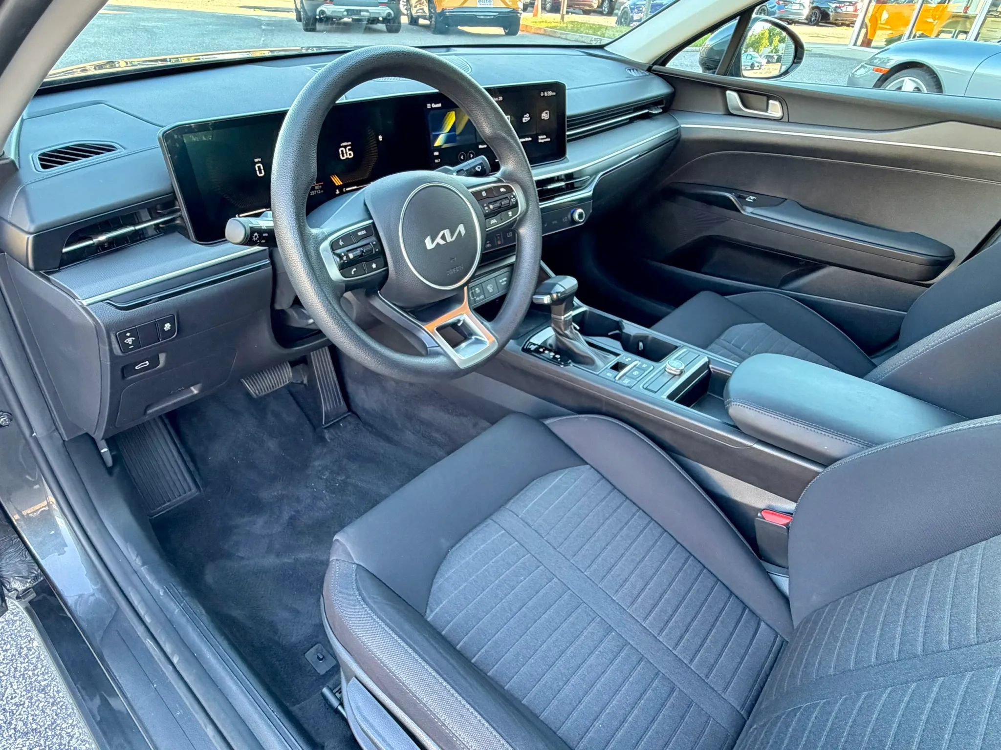 Used 2025 Kia K5 LXS FWD image 23