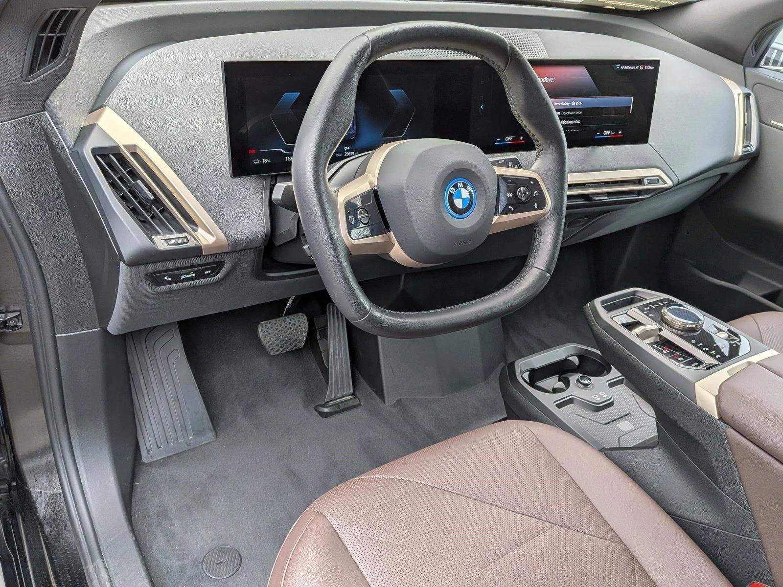Certified 2022 BMW iX xDrive50 w/ Sport Package AWD/4WD image 10