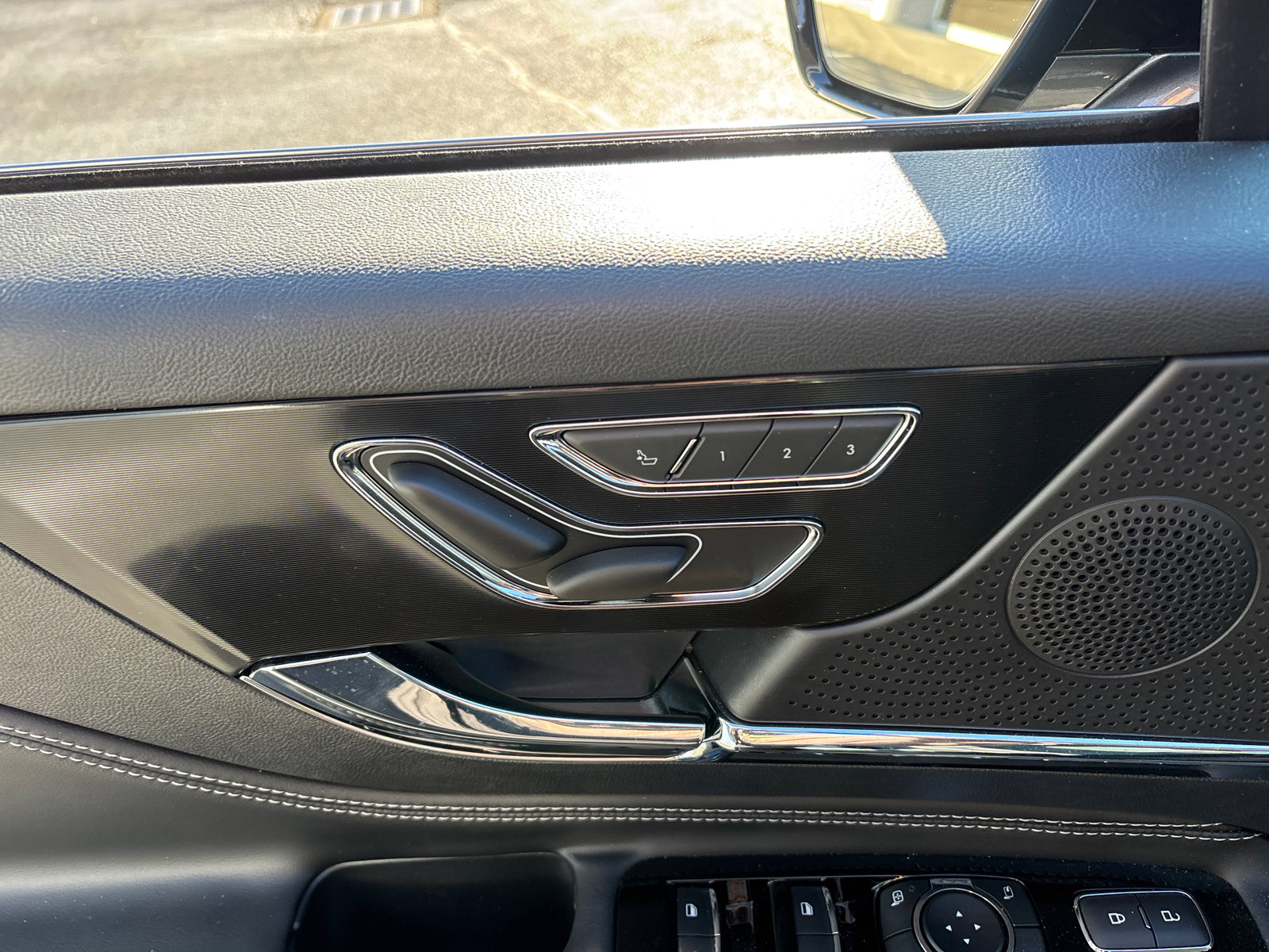 Certified 2023 Lincoln Corsair FWD w/ Equipment Group 101A image 12